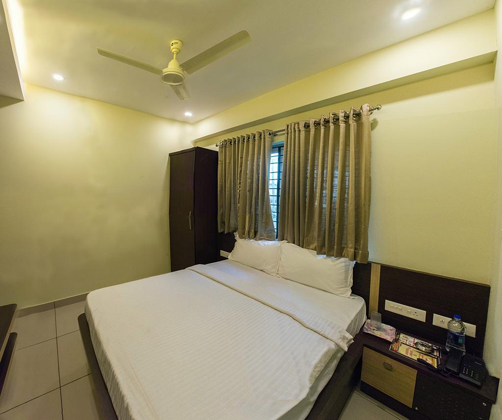 Hotel Bombay Residency--Bombay Lucky Restaurant Mangaluru Zewnętrze zdjęcie